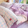 Conjunto de Cama de Veludo Leite Outono e Inverno Quatro Peças Capa de Edredom Grossa Quente Lençol Fronha Lençol com Elástico Flanela Conjunto de Três Peças para Dormitório Estudantil