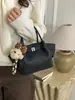 Moda Nueva de Primavera 2026 Transfronteriza Bolso de Mano Simple de Nicho para Mujer con Textura de Alta Calidad, Bolso Cubo Cruzado de un Solo Hombro