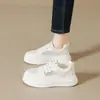 Zapatillas Blancas Transpirables de Malla con Aumento de Altura de 4 cm de Suela Gruesa 26 Nuevo Modelo de Verano Calzado Deportivo Casual Ultraligero para Mujer Que No Cansa los Pies