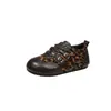 Zapatillas de entrenamiento alemanas para mujer que aumentan la altura, nuevo estilo otoño 2026, zapatillas con estampado de leopardo y suelas blandas, versátiles y casuales