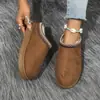 Código exterior talla grande botas de nieve para mujer otoño e invierno estilo nuevo cuero y piel una pieza más terciopelo cálido suela gruesa punta cerrada medias pantuflas zapatos de algodón venta al por mayor