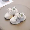 Nueva colección Primavera/Otoño 2026: Zapatos deportivos para niños, unisex, diseño de malla transpirable, tenis estilo robusto, adecuados para niños mayores, y con suelas antideslizantes para correr