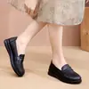Sapatos casuais populares de couro macio com sola grossa, sapatos baixos versáteis para mães de meia-idade, novos sapatos femininos confortáveis para o outono de 2026