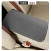 2026 Nuevo Modelo Nudo Chino Gamuza Alfombrilla para Caja de Reposabrazos de Coche en Rosa Iceberry
