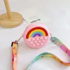 Bolso de niña pequeña lindo bolso de hombro pequeño de dibujos animados Fresa Presionar bolsa de silicona para niños bebé niño bolso de hombro bandolera