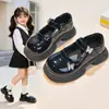 Zapatos pequeños de piel para niñas, nuevo estilo primavera y otoño 2026, negros, estilo escolar, zapatos infantiles elegantes, suela suave, zapatos de pequeña princesa, niñas