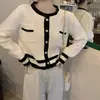 Estilo coreano otoño e invierno Nuevo estilo retro estilo Chanel corto estilo ins contraste suave de color cárdigan de punto suéter top para mujer
