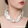 Elegante Lenço de Seda Estilo Chinês com Fivela Magnética Conjunto com Corrente de Pérolas Multifuncional Moderno Versátil Lenço Proteção para o Pescoço Primavera e Verão Lenço Decorativo