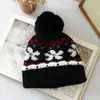 Gorro de Tricô Jacquard Estilo Coreano com Dobra Lã Grossa Personalizado com Pom-pom para Mulheres Quente para Esqui Outono/Inverno Gorro Pulôver