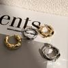 Textura de metal pequeno círculo orelha fivela brincos feminino luz luxo nicho design sentido retro orelha studs orelha jóias