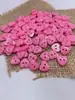 Botones de plástico en forma de corazón de dibujos animados de dos agujeros al por mayor para ropa infantil, botones en forma de corazón cosidos a mano con agujeros en stock