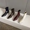 Botas Elásticas de PU Femininas Botas Emagrecedoras Outono Inverno Novo Estilo Coreano Cor Sólida Bico Quadrado Zíper Traseiro Botas de Salto Médio Grosso Botas Elásticas de Cano Curto Femininas