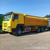 Caminhão-tanque de óleo HOWO usado para exportação, tanque de combustível de 25.000 litros com três compartimentos, caminhão-tanque de combustível móvel de 10 rodas