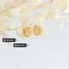 Pendientes de moda con personalidad que levantan las orejas con diseño de nicho, de acero de titanio chapado en oro, con estrellas en relieve y temperamento lunar.