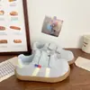 Tenis Blancos de Suela Gruesa para Mujer, Nuevo Modelo Popular 2026, Zapatos de Entrenamiento Alemanes para Estudiantes de Primavera con Velcro, Tenis Casuales Versátiles