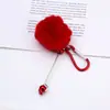 Llavero de Escalada con Pompones Hecho a Mano Llavero Creativo con Cuentas Llavero Lindo de Cuentas Hebilla de Aluminio Multicolor Colgante Adorno para Mochila de Estudiante