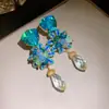 Brincos de agulha de prata com pingentes de gota d'água floral com aplicação de óleo e cravejados de diamantes, brincos de estilo infantil fresco e doce, brincos com sensação de luxo leve e de alta qualidade