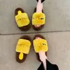 Pantuflas de Algodón para Dormitorio, Pantuflas Peludas Populares de Moda para Usar al Aire Libre, Moda Estilo Ins, Nuevas Pantuflas Gruesas para el Hogar que Aumentan la Altura, Otoño e Invierno 2025