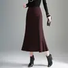 Falda negra para mujer de talla grande, nuevo estilo otoño 2026, diseño de cintura alta, falda de sirena de moda nicho, falda de longitud media moderna