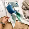 Lenço quadrado pequeno de 70cm outono retrô estampa tridimensional de seda lenço feminino novo lenço pequeno profissional fita de seda artificial atacado