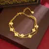 Nova Pulseira de Ouro Arena Vietnamita, Estilo de Luxo Leve, Versátil Pulseira de Flor de Quatro Folhas em Camadas Duplas para Mulheres, Joias Transfronteiriças Duradouras