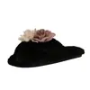 Nuevas pantuflas de algodón para mujer, cálidas con tiras cruzadas, versátiles y dulces, adecuadas para niñas jóvenes, otoño e invierno, con diseño floral, cómodas para uso en interiores