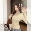 Top de punto con patchwork de encaje y cuello en V para mujer, estilo puro y dulce de otoño, capa interior de manga larga, top corto ajustado