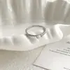 Anillo Minimalista Clásico de Zirconia Única para Mujer, Versátil, Elegante, Moderno, Joyería de Anillo Cerrado de Nicho, Venta al por Mayor y Dropshipping del Fabricante