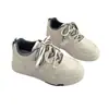 Zapatos Blancos Populares de Suela Gruesa Estilo Hong Kong para Mujer 2024 Primavera Nuevo Estilo Casual Versátil Tenis Deportivos Zapatos para Correr de Estudiante