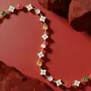 Pulsera de Estrella de Cuatro Puntas Panal de Abeja de Circonita Colorida Súper Brillante Lujo Ligero Exquisita Sensación de Alta Gama Pulsera Moda Retro Diseño de Nicho Joyería de Mano