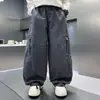 Pantalones de Primavera y Otoño para Niños 2026 Nuevo Estilo Niños Medianos y Grandes Estilo Travieso Genial Pantalones Cargo de Pierna Recta Casuales Pantalones Largos de Otoño para Niños