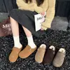 Sapatos femininos versão couro de vaca outono e inverno novo estilo europeu bico redondo couro fosco fivela de lã e pelo sola grossa chinelos de bico fechado