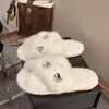2026 Pantuflas Peludas de una Sola Tira para Mujer Pantuflas de Suela Plana Más Terciopelo Punta Abierta Cómodas Correa Cruzada Estilo Nuevo Cálido Pedrería Moda