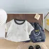 Traje de Verão para Meninos 2026 Novo Conjunto de Duas Peças de Roupas Bonitas de Verão Finas para Crianças com Gola Redonda e Manga Curta