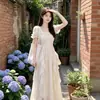 VestidoQuadrado Doce e Suave Estilo Francês para Mulheres, Nova Moda de Verão, Ajuste na Cintura, Emagrecedor, Vestido de Comprimento Médio