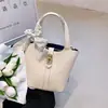 Bolsas transversais nicho populares deste ano para e-commerce transfronteiriço, novas bolsas estilo balde versáteis e estilosas primavera/verão 2026, bolsas de mão para mulheres