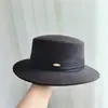 Sombrero Plano de Cinta Plisada Retro Británico para Mujer Otoño e Invierno Sombrero de Fieltro de Lana Australiana Sombrero Plano de Ala Sencillo con Etiqueta Metálica