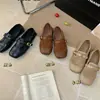 Sapatos de Salto Bloco Baixos Boca Rasa Estilo Francês para Mulheres, Novos Lançamentos Outono 2025 Versão Coreana Retro Sapatos Mary Jane de Salto Médio