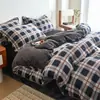 Funda de edredón de terciopelo de leche de doble cara, pieza única, juego de ropa de cama, 150*200, adecuada para camas individuales, dormitorios de estudiantes, se puede usar sin edredón