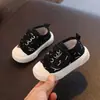 Tênis de Lona Respirável Infantil Primavera e Outono Novos Sapatos para Bebês e Crianças Pequenas Meninos e Meninas Sapatos Antiderrapantes Sapatos Casuais Infantis