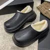 Zapatos de Algodón Impermeables para Mujer Invierno 2025 Nuevos Celebridad de Internet Aumentadores de Altura Suela Gruesa Forro de Felpa Cálido Ropa Exterior Moda Pantuflas de Algodón de Lana
