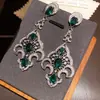 Pendientes de Flor de Lirio Incrustados de Diamantes, Lujosos y Discretos, Pendientes de Estilo Palacio Vintage, Pendientes de Lujo Ligero y de Alta Gama