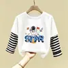 Camiseta de Manga Longa 100% Algodão para Meninos Primavera/Outono 2026 Nova Estilosa Desenho Animado Falso Duas Peças Top Roupa de Primavera Infantil Camisa Base