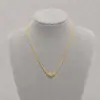 Collar de aleación con cadena de clavícula elegante para mujer, joyería de comercio exterior europea y americana, collar corto simple y transparente con un solo diamante