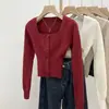 Camada base de malha quadrada com gola alta engrossada para mulheres, novo de outono/inverno 2026, corte slim, valoriza a silhueta, com mangas compridas, comprimento curto e ombros normais