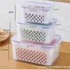 Hay una Caja de Almacenamiento para Refrigerador Sellada Herméticamente Fcm de Gran Capacidad y Múltiples Especificaciones, que se Puede Apilar y Usar como Organizador de Almacenamiento para Refrigerador de Cocina