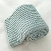 Fabricantes de Comércio Exterior Especializados em Fornecer Novos Cobertores Grossos Quentes de Flanela e Fleece Cortado para Cochilo no Escritório e Uso no Sofá