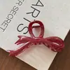 Grampo de Cabelo Vermelho Minimalista Estilo Francês com Toque de Luxo, Adequado para Penteados Altos na Nuca, Prendedor de Tubarão Grande para Cabelos Grossos, Acessório de Cabelo Versátil e Elegante