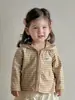 Tops de Primavera 2026 para Niños, Chaquetas de Bebé Súper Elegantes, Ropa de Primavera para Niñas, Conjunto de Tres Piezas con Pantalones Florales