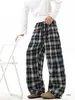 Calças compridas de perna reta com um toque vintage, calças xadrez, calças casuais largas estilo americano soltas, padrão xadrez relaxado e descontraído masculino